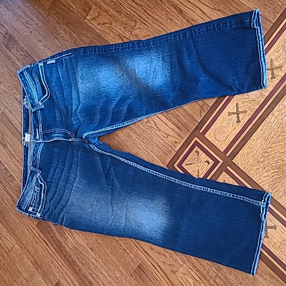 Women's Silver Capris 22